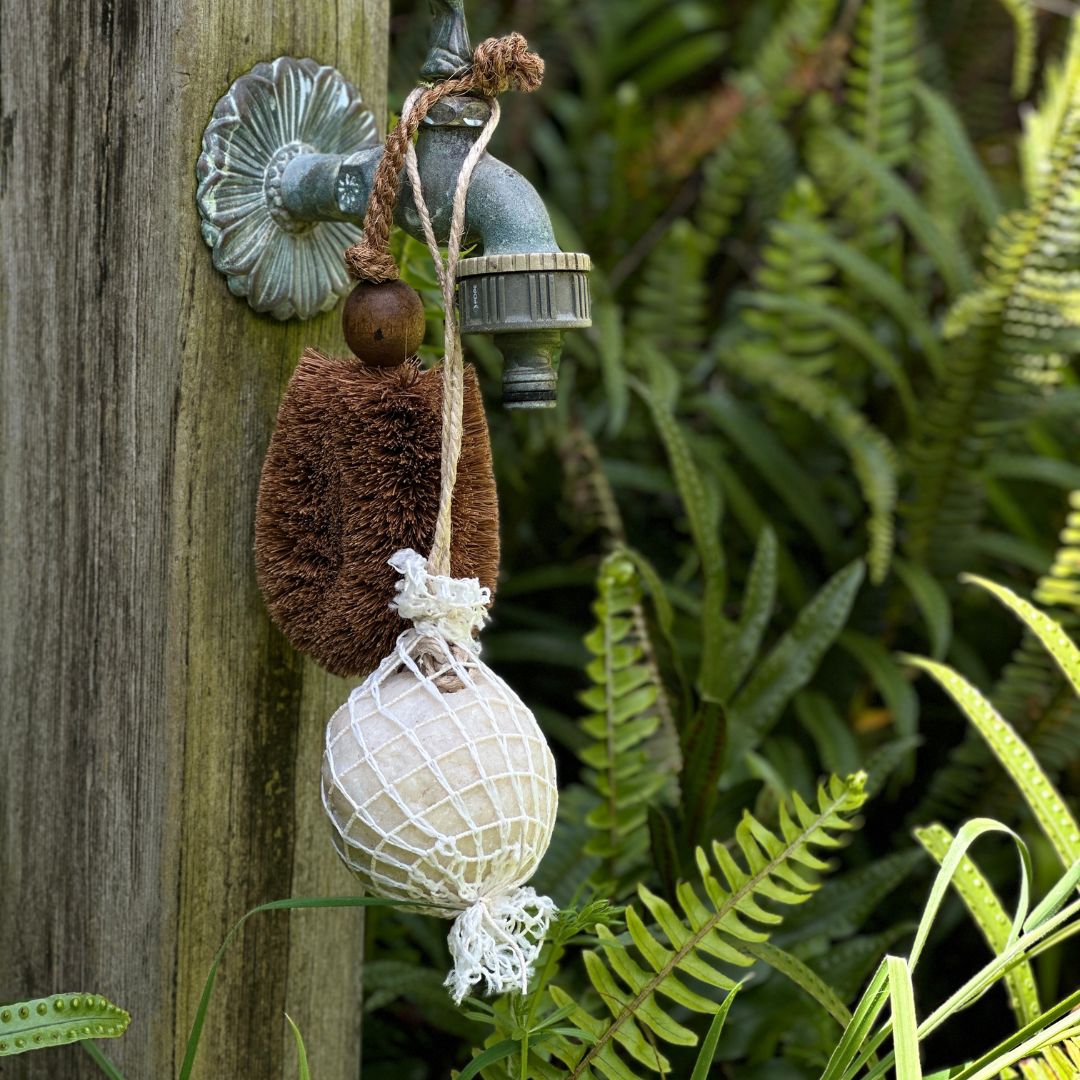 Gardeners Cleaning Brush